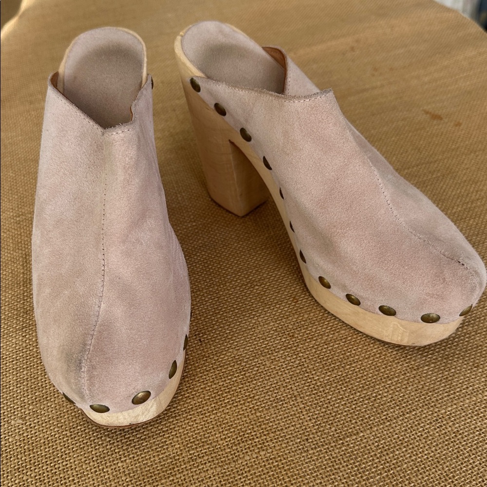 BROTHER Vellies - Elegant Tan Suede Mules/Clogs